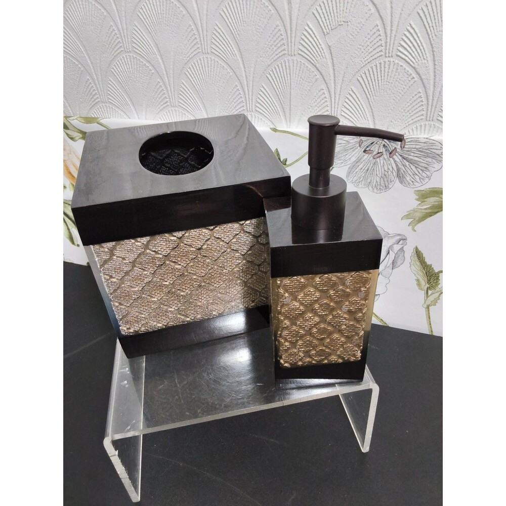 Dahlia Square Tissue Box With Matching Soap Bottle